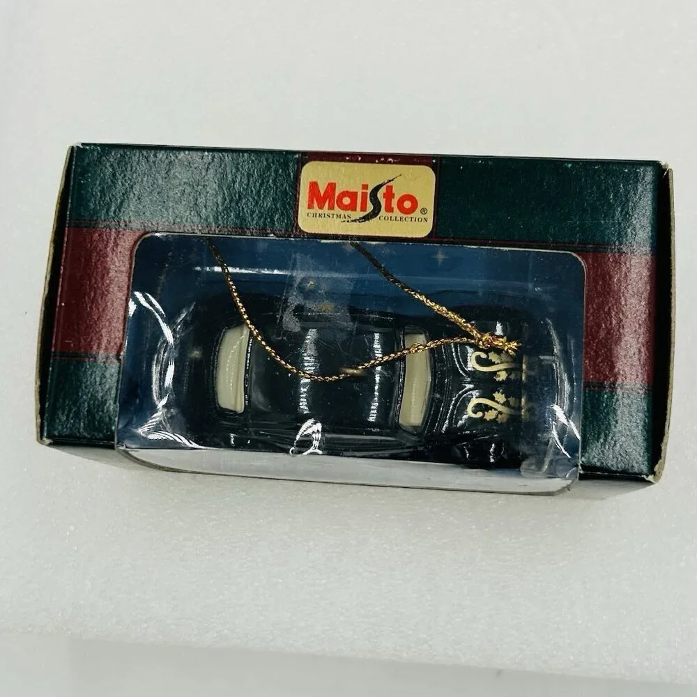 Maisto 2000 Volkswagen VW Beetle Die Cast Christmas Ornament Black / Gold NEW